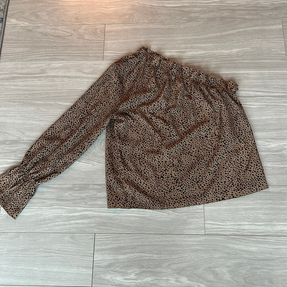 One shoulder printed long sleeve